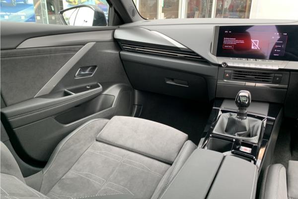 2022 Vauxhall Astra 1.2 Turbo Ultimate Hatchback 5dr Petrol Manual Euro 6 (s/s) (130 ps) - Alcantara, photo 38