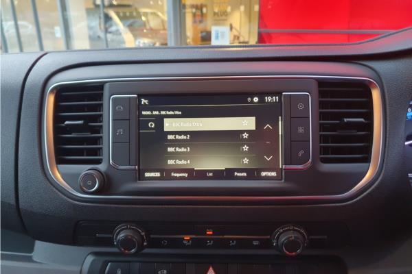 2024 Vauxhall Vivaro-e 3100 75kWh Dynamic Auto L1 H1 6dr (7.4kW Charger) - Curtiba Grey, photo 16