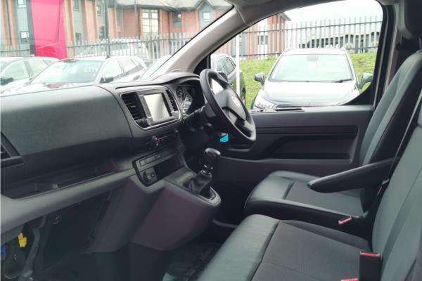2020 VAUXHALL VIVARO - Curtiba Tritone, photo 14