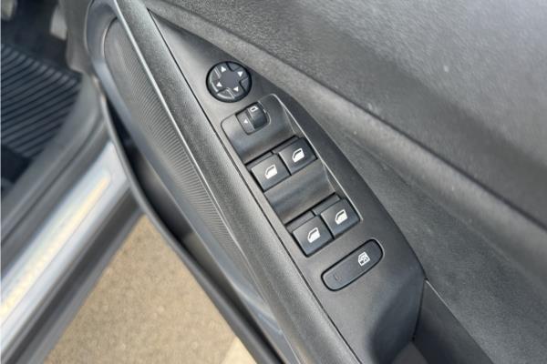 2021 Vauxhall Crossland 1.2 Turbo Ultimate Nav SUV 5dr Petrol Manual Euro 6 (s/s) (130 ps) - Cloth/Alcantara, photo 22