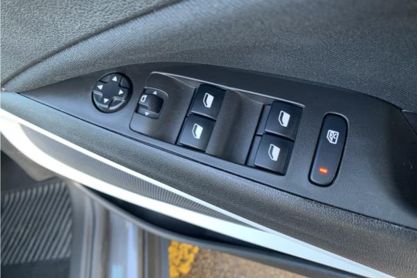 2020 Vauxhall Crossland X 1.2 Turbo Griffin SUV 5dr Petrol Auto Euro 6 (s/s) (130 ps) - Cloth, photo 22