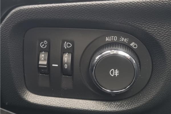 2020 Vauxhall Corsa 1.2 Turbo SE Nav Premium Hatchback 5dr Petrol Auto Euro 6 (s/s) (100 ps) - Cloth, photo 21